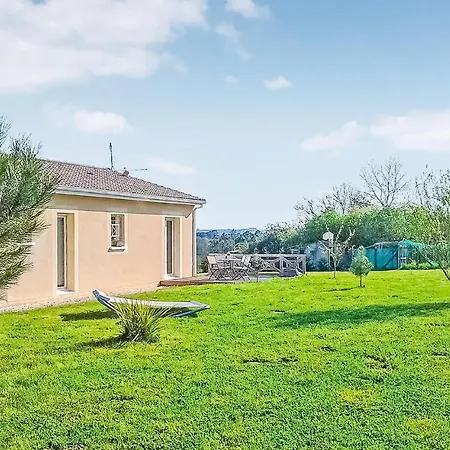 In St-michel-lecluse-le- Holiday home