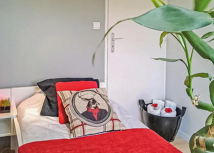 In St-michel-l'eclusele- * La Roche-Chalais